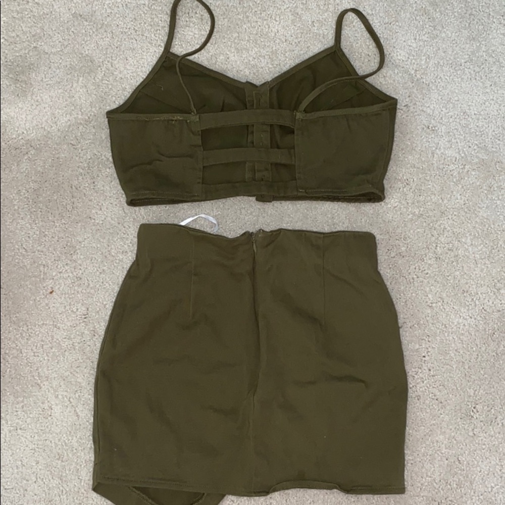 Two piece set - Picture 2 of 2